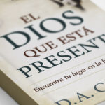 Photo of RESEÑA: EL DIOS QUE ESTÁ PRESENTE